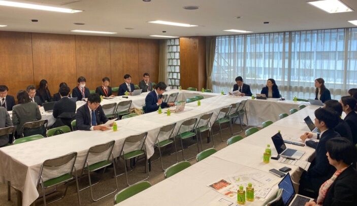 自民党「シェアリングエコノミー推進議員連盟」が開催され、子育て・家事支援と民泊について意見交換を行いました